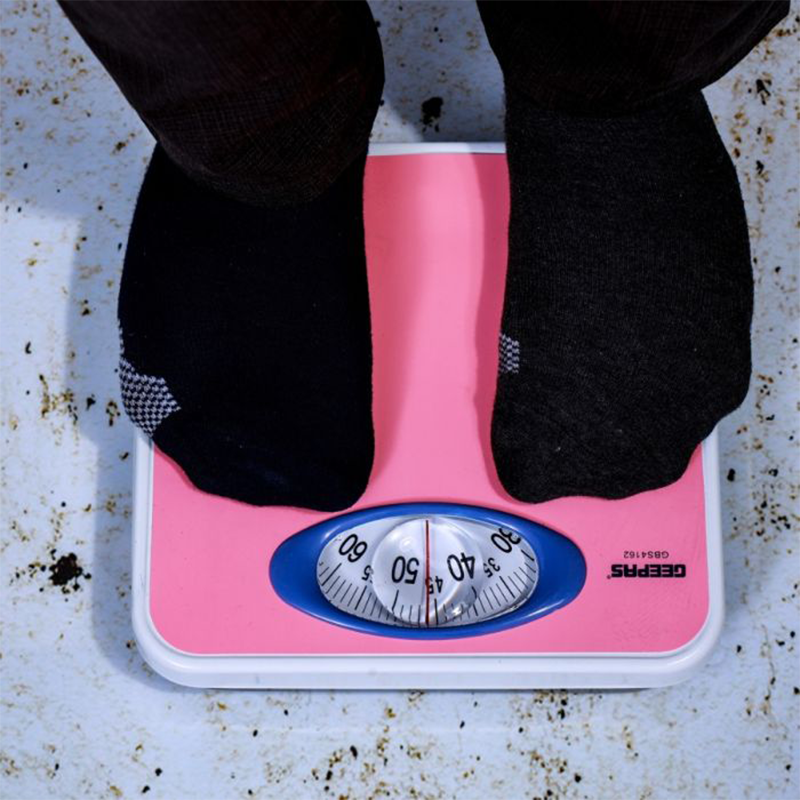 Geepas Weighing Scale - Analogue Manual Mechanical Weighing Machine For Human Bodyweight Machine, 125Kg Capacity, Bathroom Scale, Large Rotating Dial, Compact